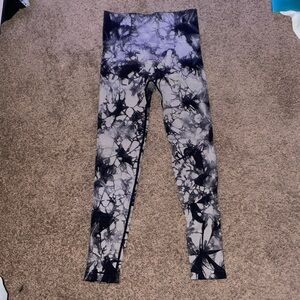 Medium black and grey butt scrunch leggings